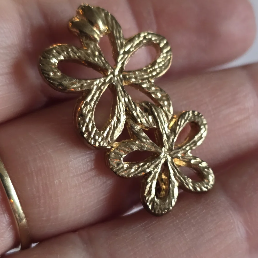 Flower hair clip barrette floral gold tone daisy accessory garden